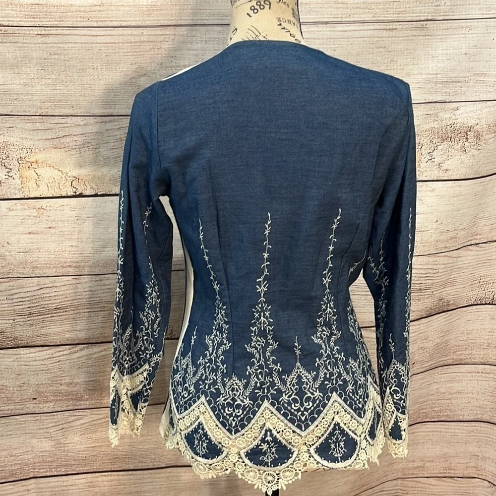 Elaris Sweater Lace Stitching Buttons Blue Size Small Lightweight Long Sleeves